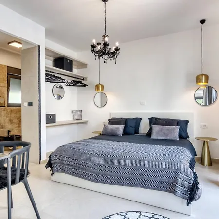 Design M Pula, Pjescana Uvala * 풀라