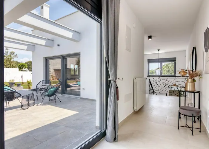 Design M Pula, Pjescana Uvala *