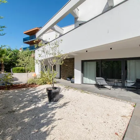 Design M Pula, Pjescana Uvala Willa *