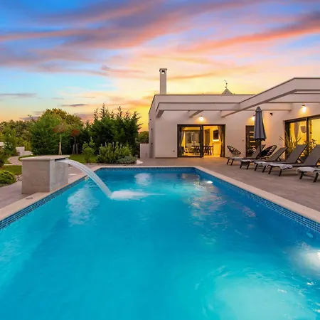 Design M Pula, Pjescana Uvala Pula