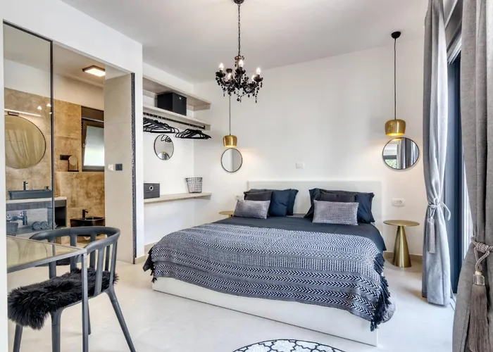 Design M Pula, Pjescana Uvala * Πούλα