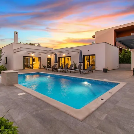 Design M Pula, Pjescana Uvala Pula